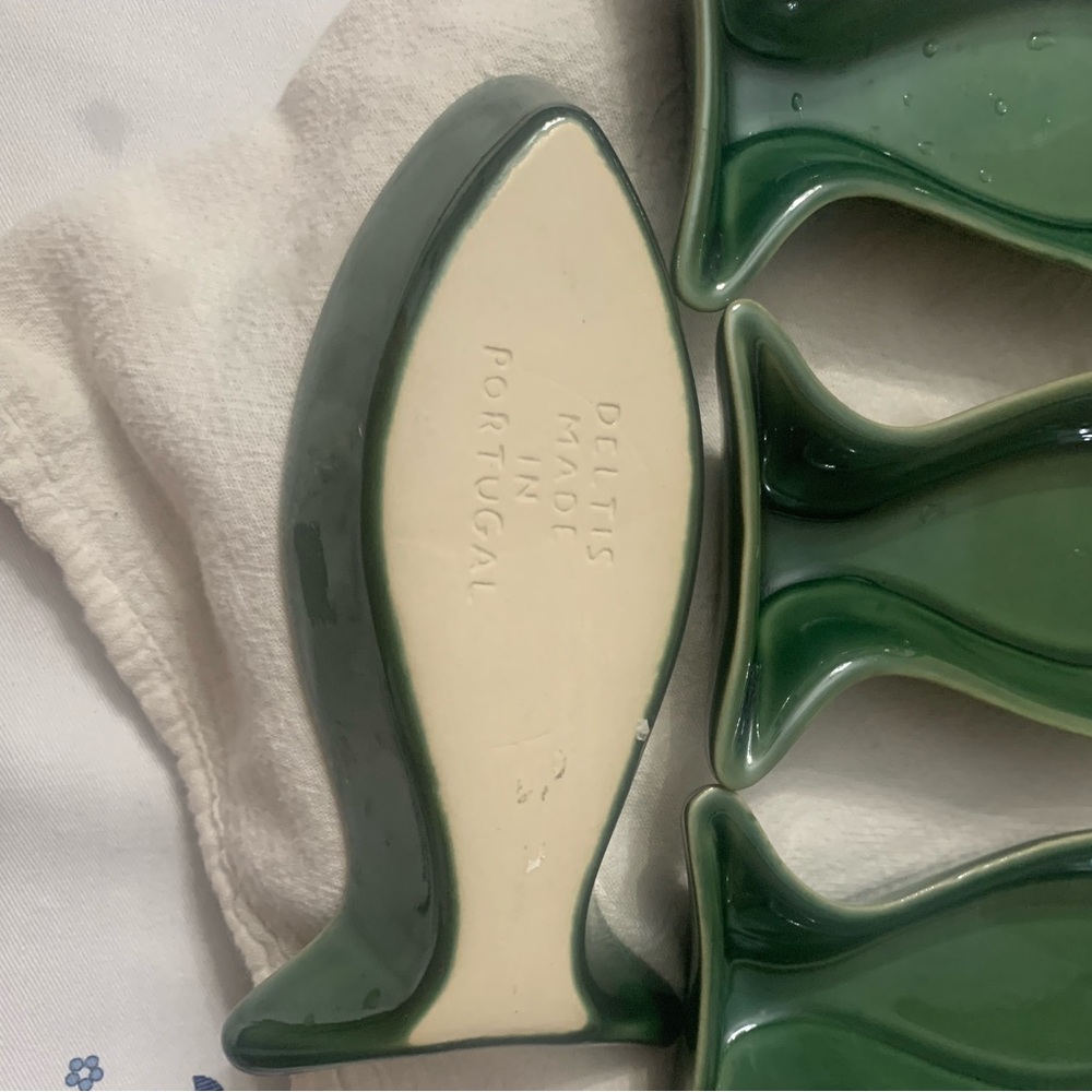 Elegant Green Fish-Shaped Ceramic Plates - Picture 4 of 6